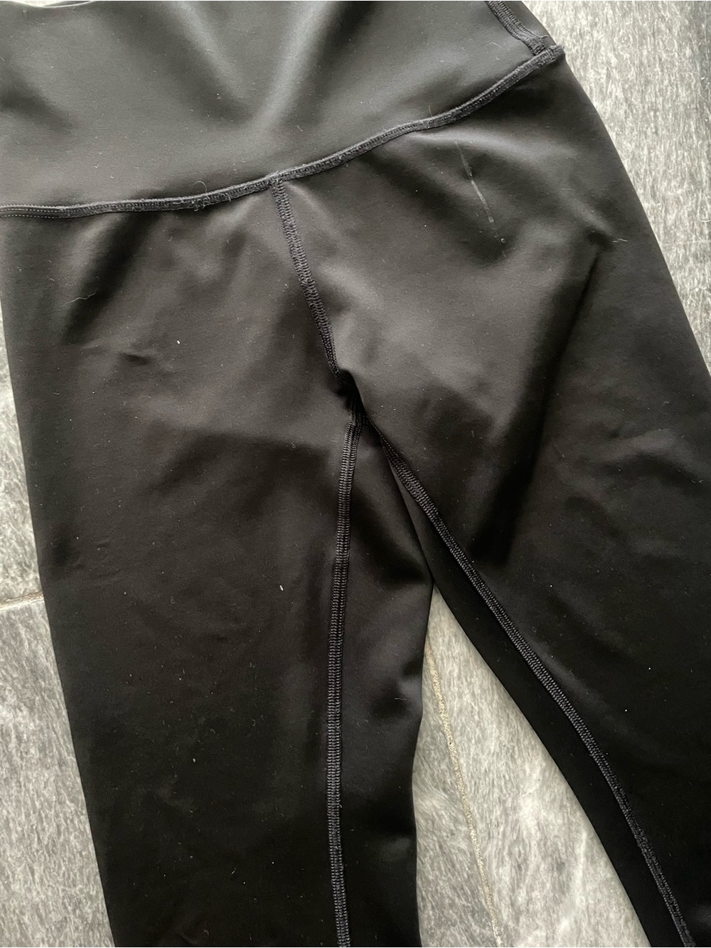 ALO Yoga Black Leggings - Picture 4 of 6